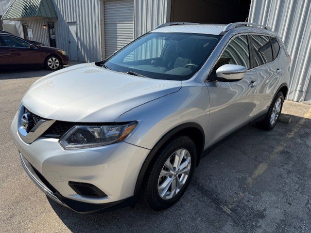 2016 Nissan Rogue SV's photo
