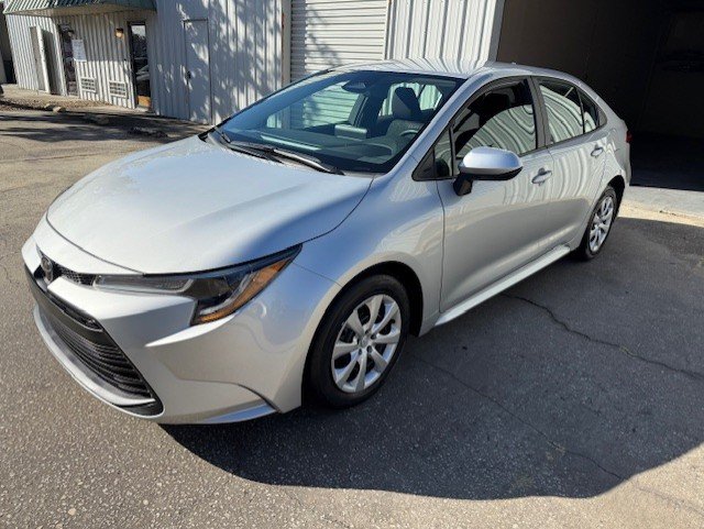 2024 Toyota Corolla LE's photo