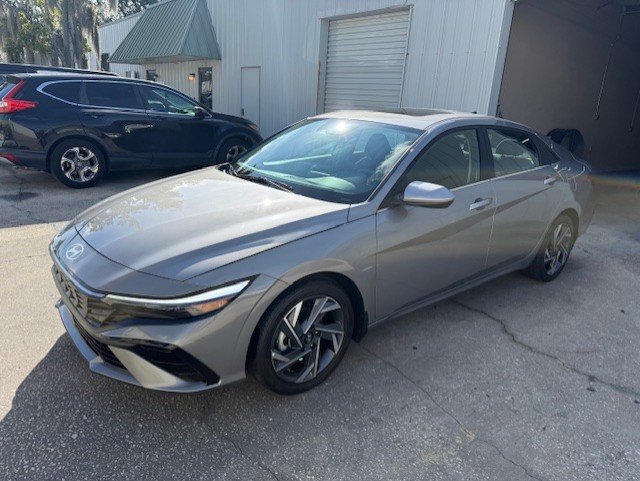 2024 Hyundai Elantra SEL's photo