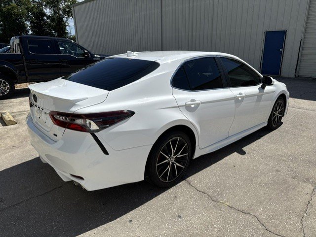 2021 Toyota Camry SE - Photo 6