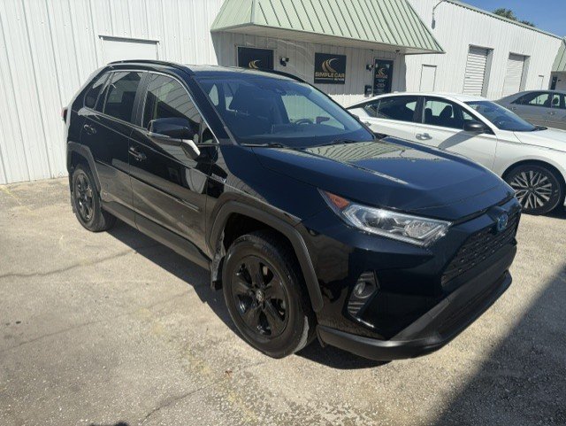 2020 Toyota RAV4 XLE - Photo 6